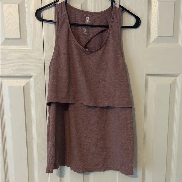 Kindred Bravely Breathable Keyhole Nursing and Maternity Top - Medium - Picture 4 of 6